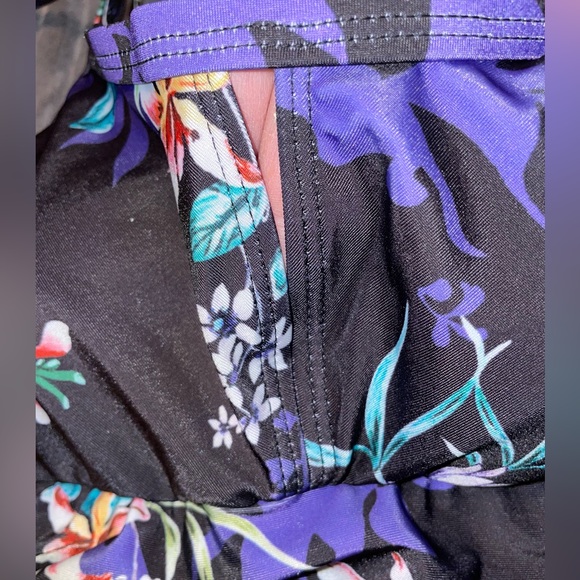 Tankini (S) swimsuit Floral Print w/black bottoms(with floral print on the top). - Picture 7 of 10